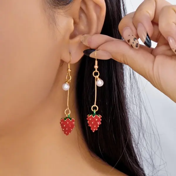 Women's Korean Sweet Strawberry Drop Earrings