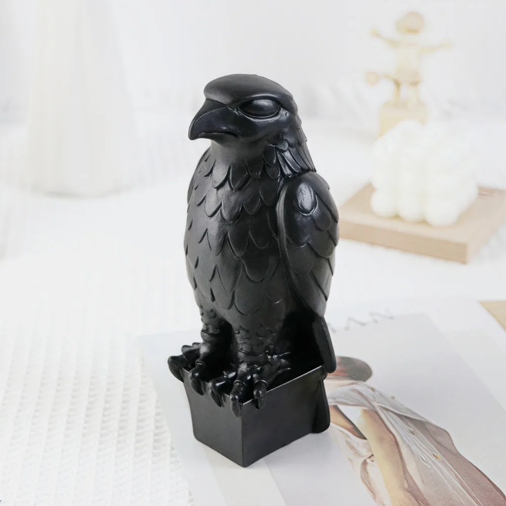 Retro Black Eagle Statue Realistic Resin Crafts Hawk Desk Ornament Handmade Exquisite Falcon Statue Home Office Garden Decor view 5