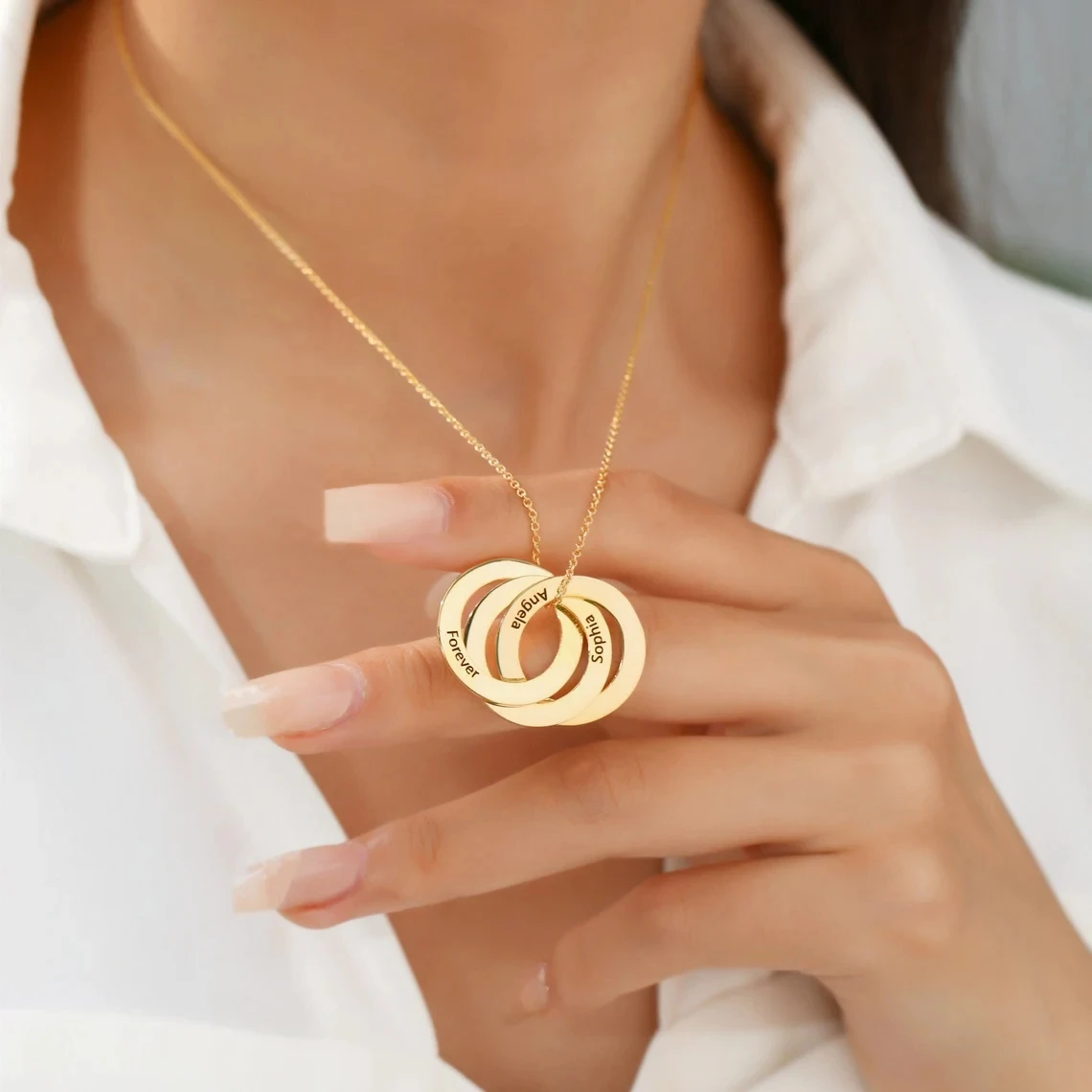 Custom Circle Initial Family Name Personalized Engraved Necklace Linked Circle Stainless Steel Pendant Mothers Gifts for Mom