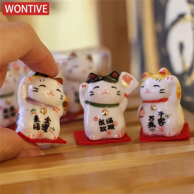 Paquete de 3 piezas Mini gato de la suerte de cerámica, figuritas de decoración de coche de escritorio, adorno de Maneki Neko de gatito lindo de 1,3 pulgadas de alto