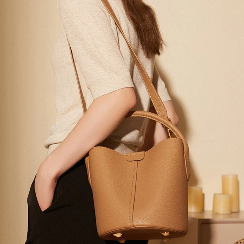 

2026 Women High Quality Genuine Leather Crossbody Bags Lady Niche Design Cow Leather Bucket Bag Female Daily Versatile Handbag