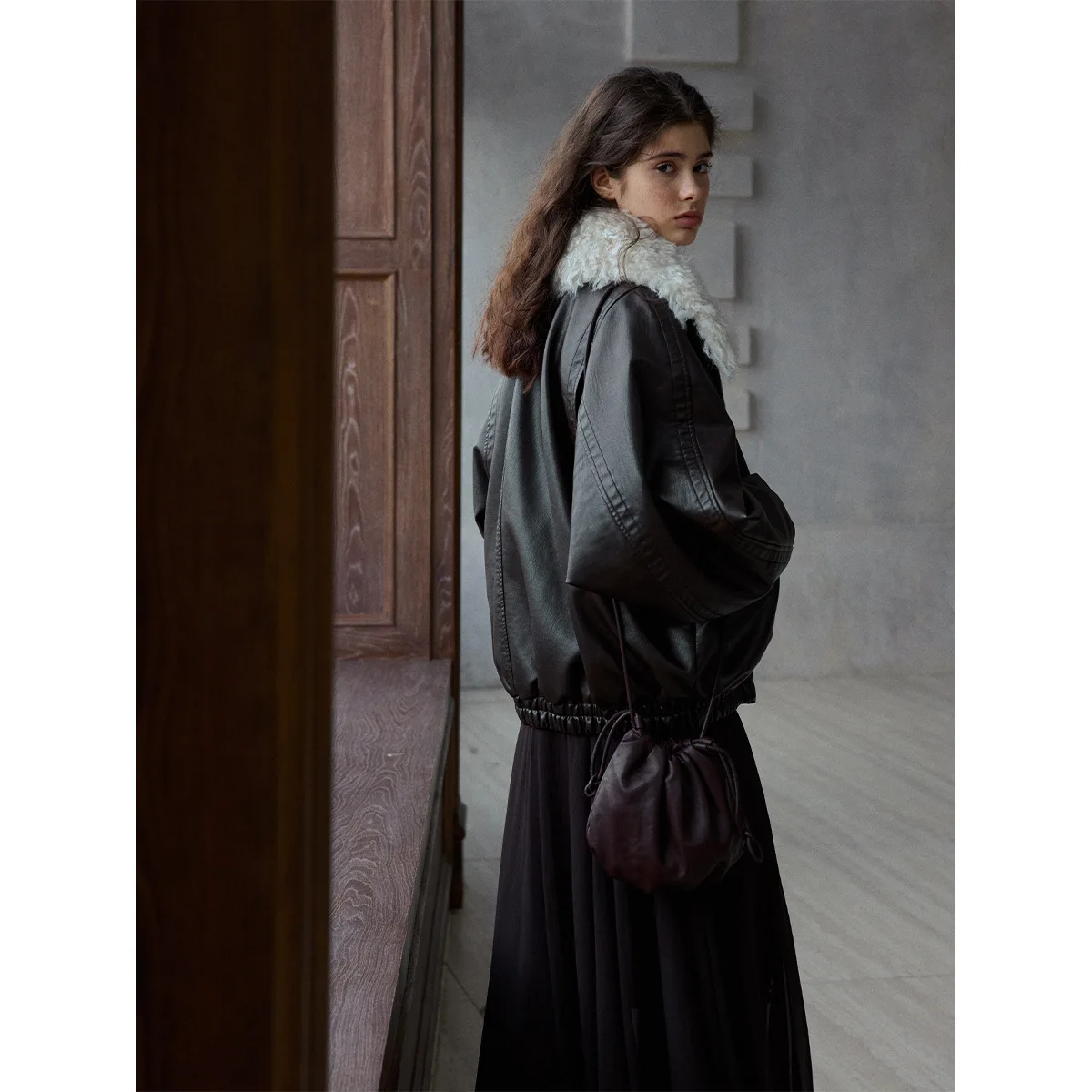 Umi mao destacável gola de pele jaqueta feminina clipe quente jaqueta de couro de algodão simples estilo de deslocamento ampla elegante jaqueta femme y2k