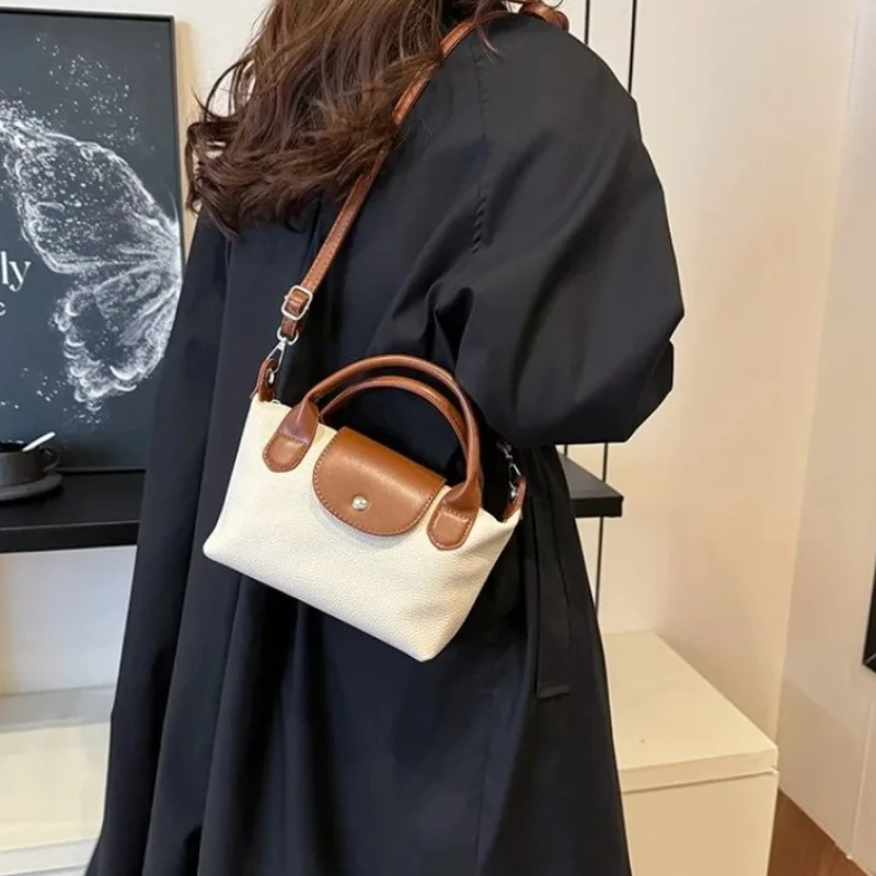 

Высококачественная и стильная маленькая женская сумка, новинка 2025, ручная сумка для пельменей, маленькая квадратная сумка, сумка через плечо на одно плечо