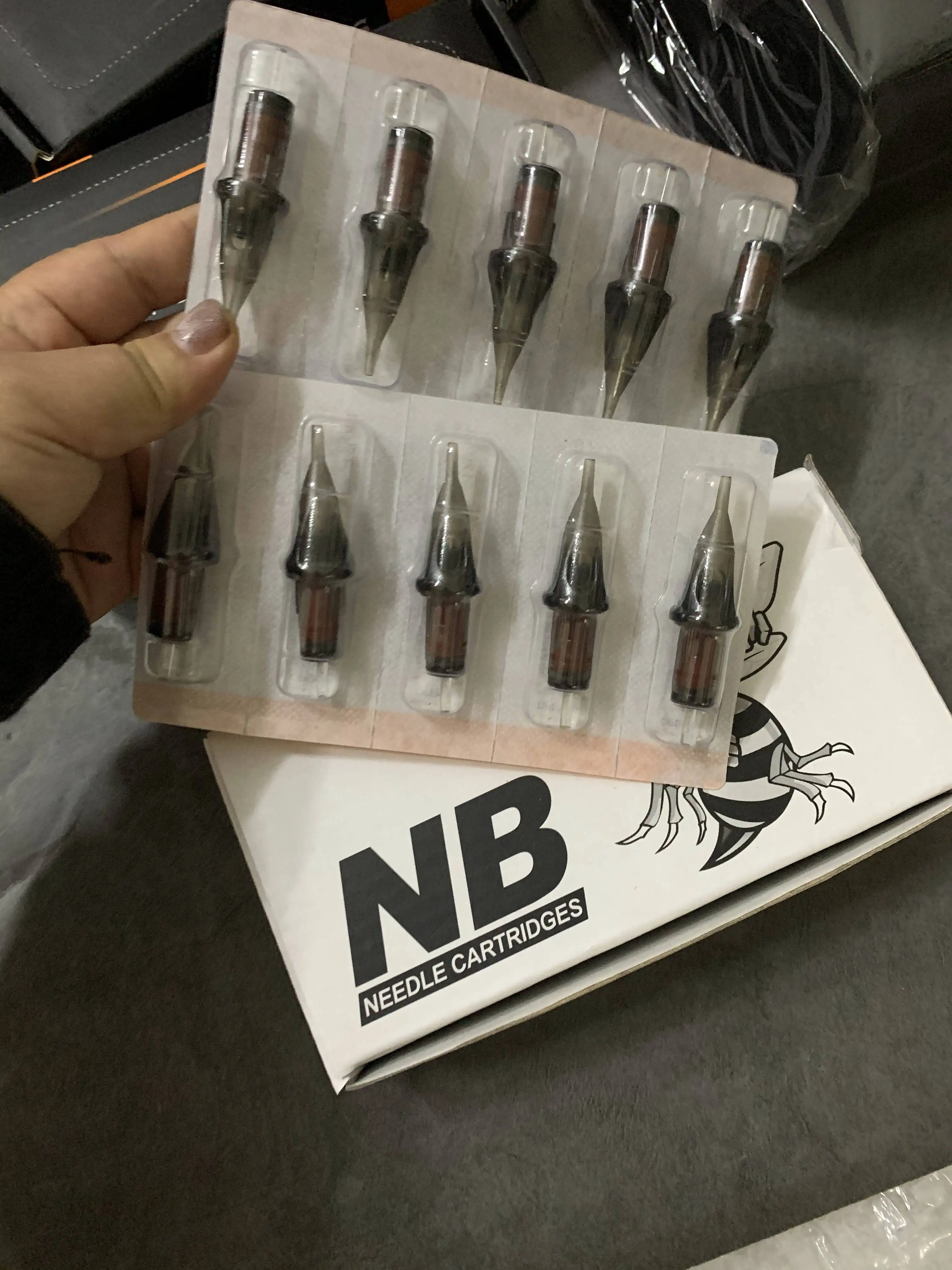 HQ 20 قطعة/صندوق خرطوشة الوشم الإبر 0.3 مللي متر 0.35 مللي متر المتاح NB إبرة معقمة مع غشاء بطانة مستديرة لخراطيش تات #3