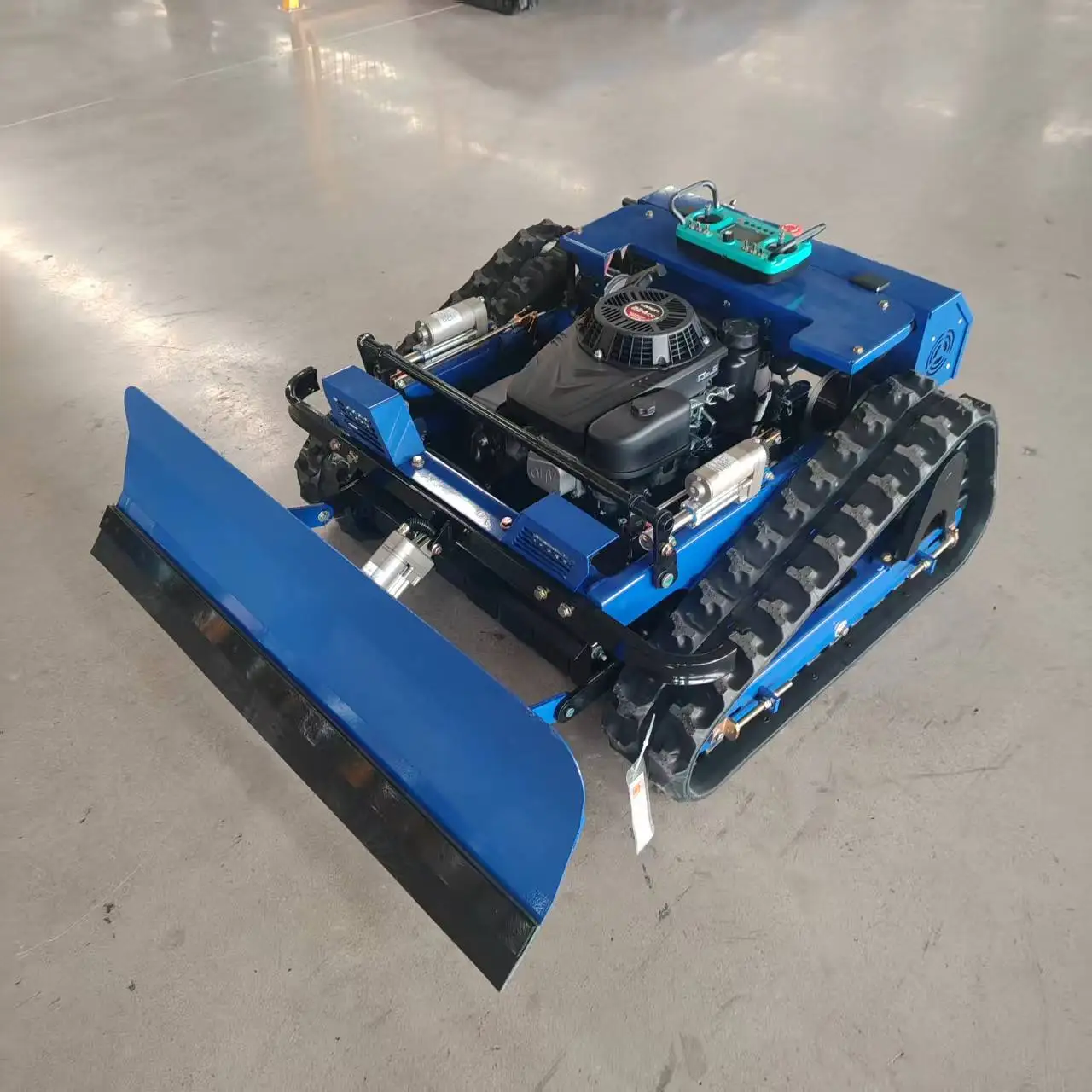 

ZNW-500 remote control lift lawn mower can be equipped with a snow shovel sprayer to support customization