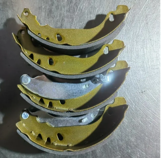 حذاء فرامل بسعر المصنع IK608007 7701205517 7701208063 لرينو تسليم سريع حالة جديدة