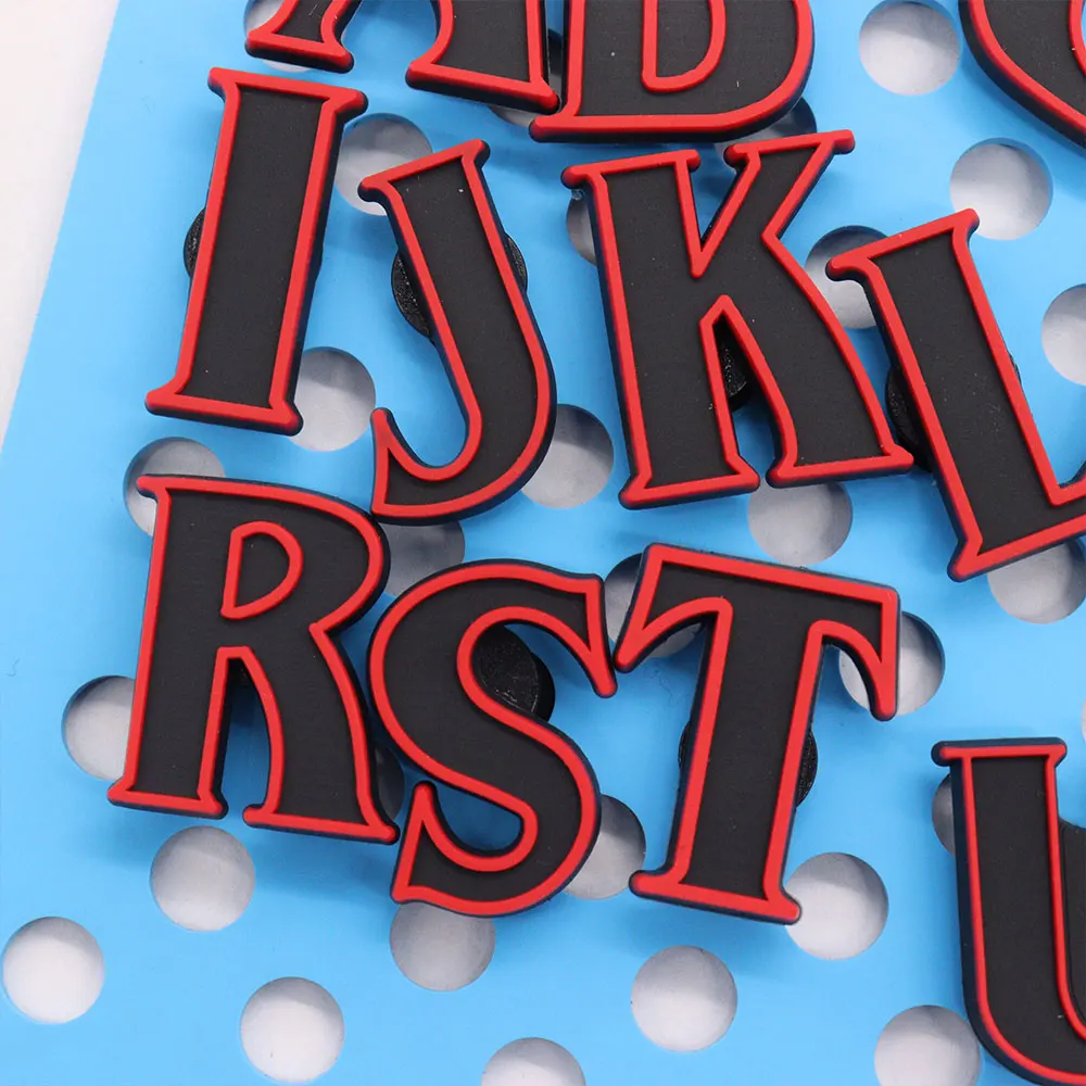 Высокое-качество-1-26-шт-черные-английские-буквы-ПВХ-подвески-для-обуви-детские-простые-дизайнерские-украшения-с-алфавитом-чехол-для-телефона-«сделай-сам»