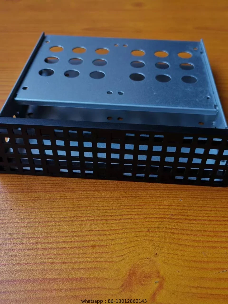 Hard drive box. Case 1 optical drive slot with 4 2.5-inch hard drive bays or 1 3.5-inch standard hard  cage