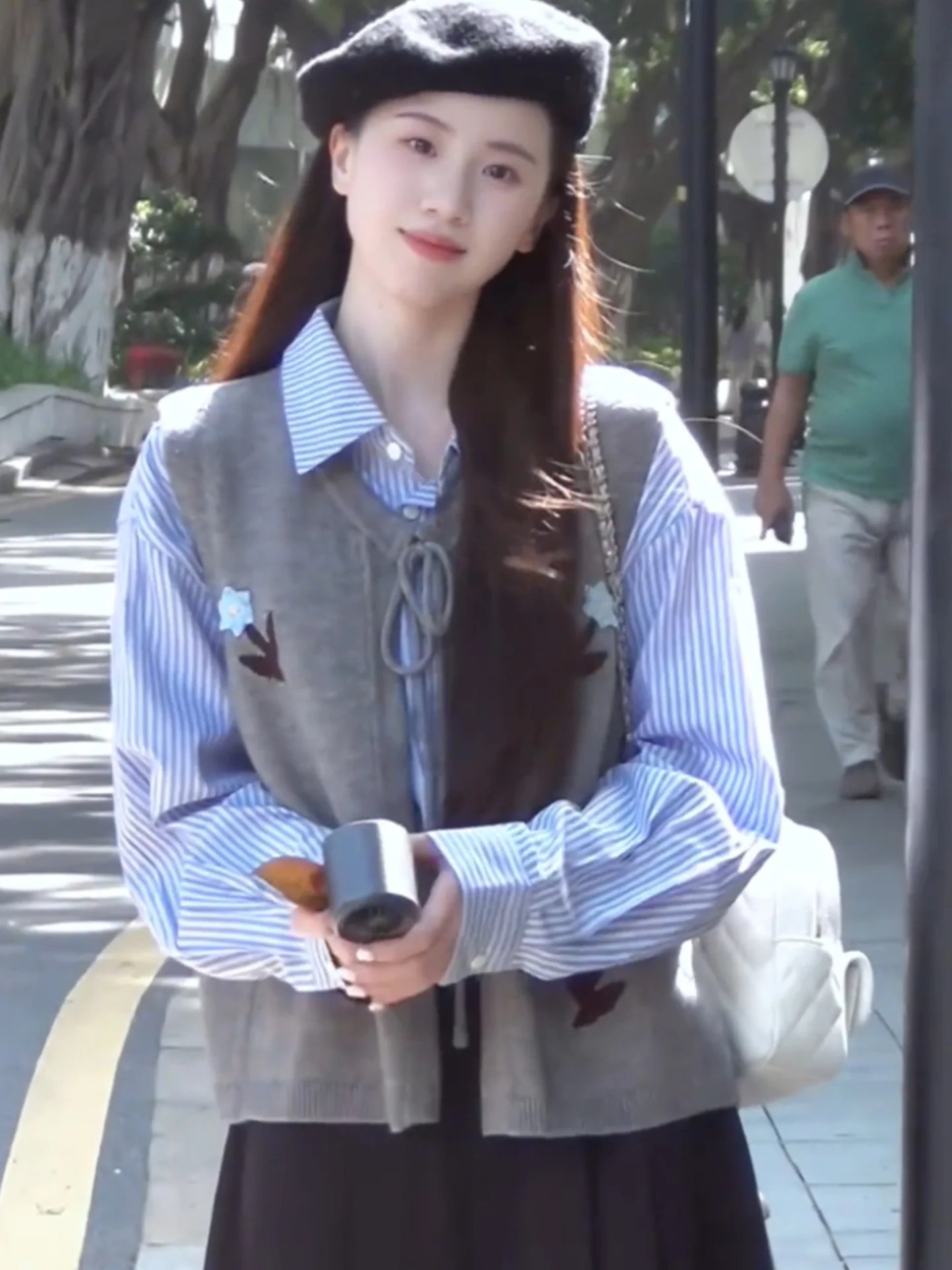 سترة محبوكة على شكل زهرة مطرزة بحزام سترة للتنقل بطبقات علوية لطيفة بدون أكمام نقية على الإنترنت S 25-29 سنة