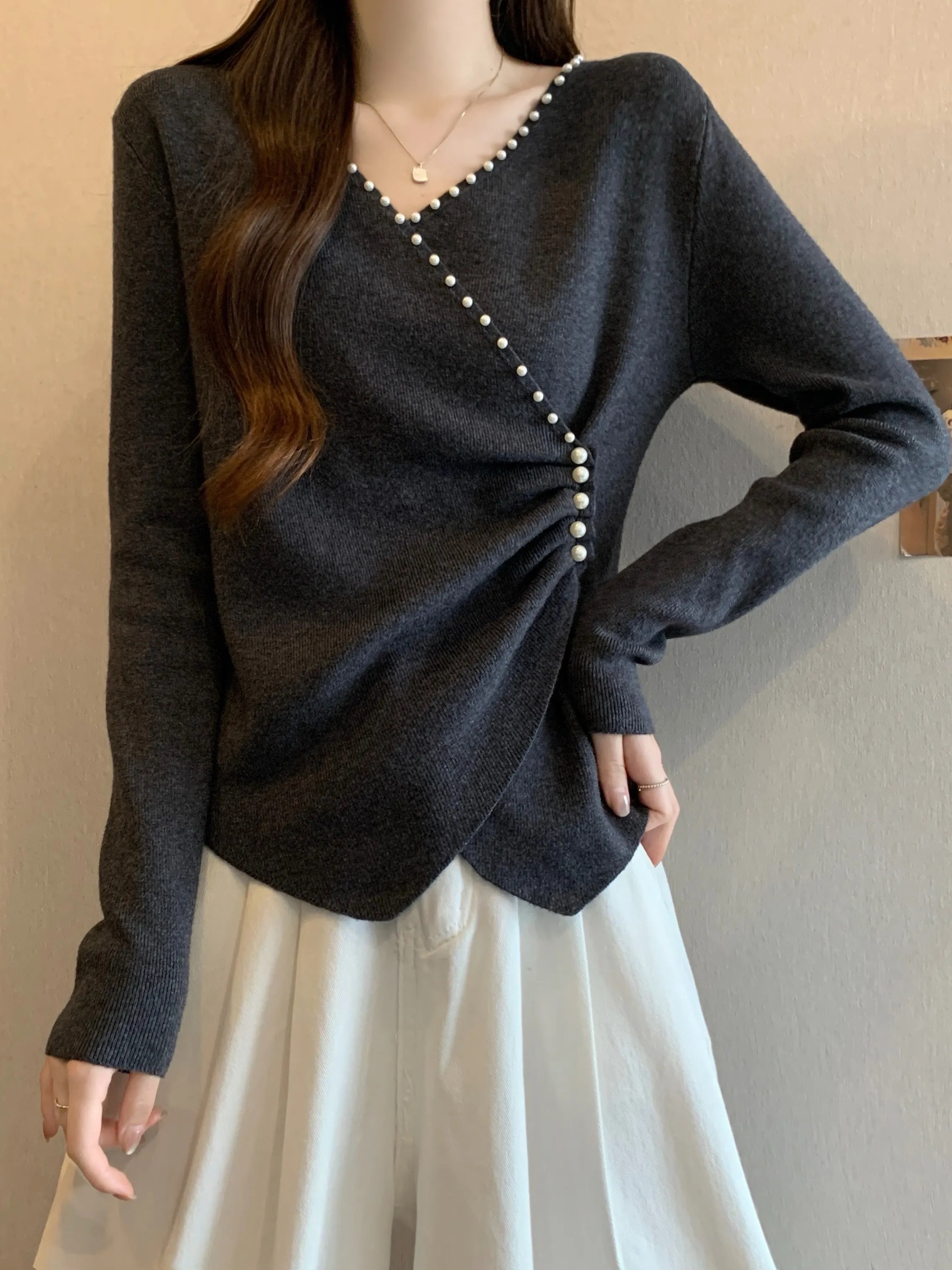 Slimming V-Neck Knitted Base Shirt Women's Short Style Pearl Embellished Asymmetric Korean Style Commute Soft Comfortable