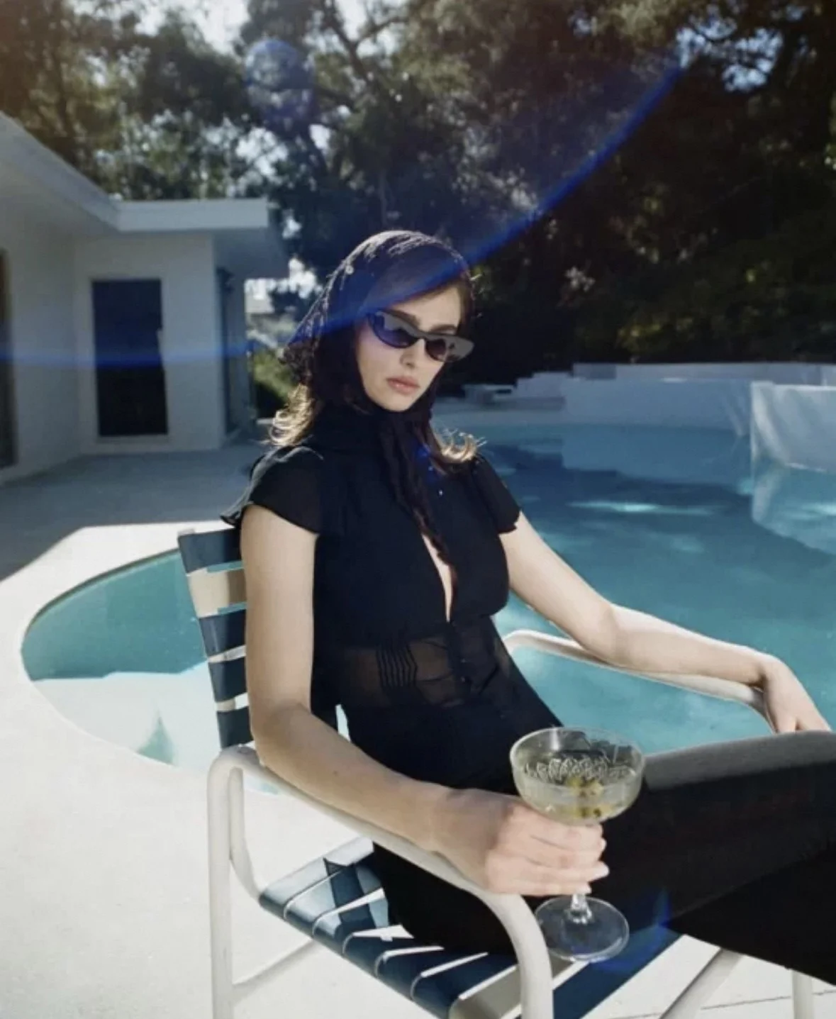 GUIZIO بلوزة خصر مجوفة + تنورة متوسطة الطول بطيات تنانير تناسب الملابس النسائية