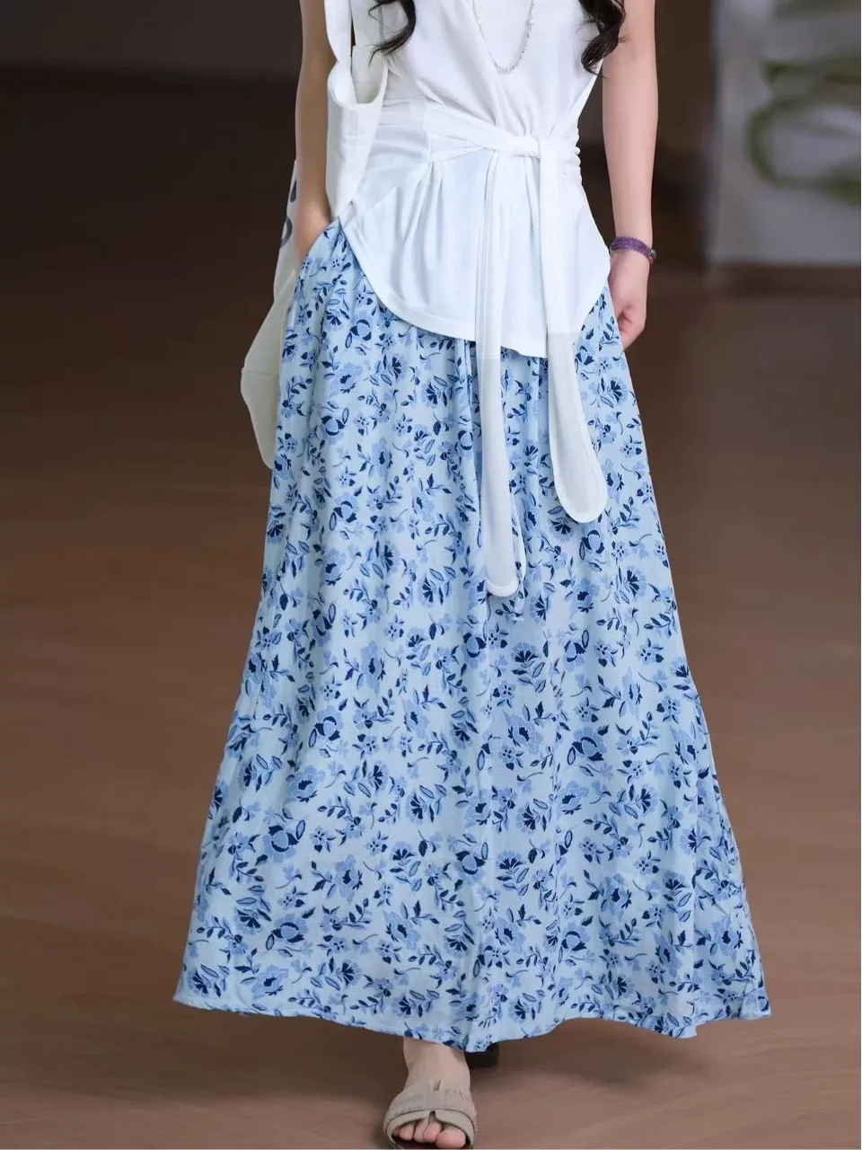 

Летняя коллекция 2026: Модная женская льняная юбка миди с сине-белым фарфоровым принтом и цветочным узором, винтажная, синяя, с цветочным принтом, средней длины