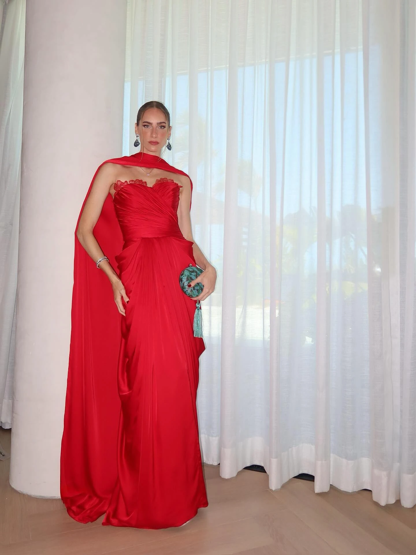 Robe de soirée Cape rouge 2026 - Robe élégante en dentelle sans bretelles avec design dos nu, robe longue formelle pour bal, mariage, gala de fête