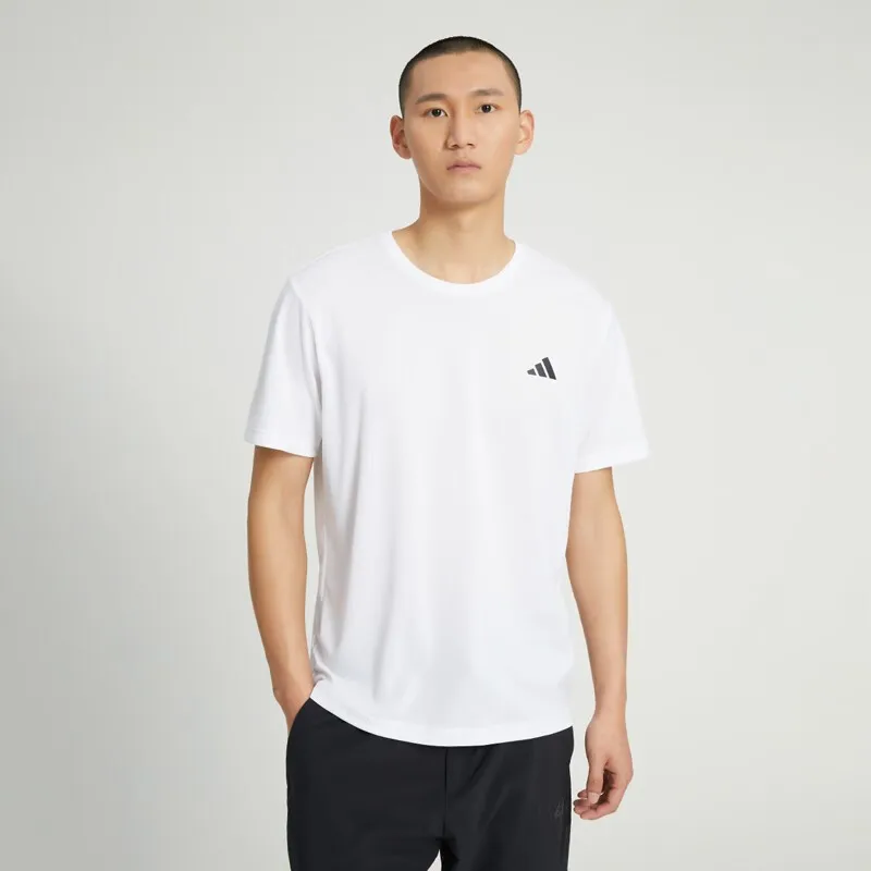 

Футболка с минималистичным логотипом Adidas Tennis, классическая и долговечная для повседневной носки и повседневных мероприятий