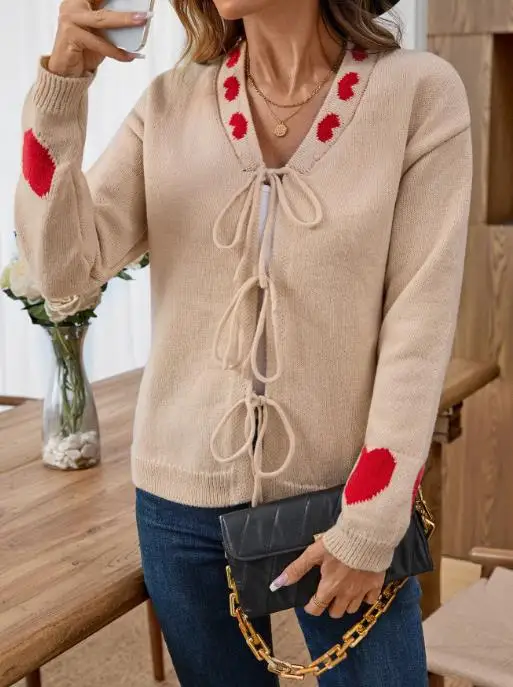 

2025 Outdoor Spliced Sweater Jacket with Tie Up Heart Jacquard Knitted Cardigan for Women