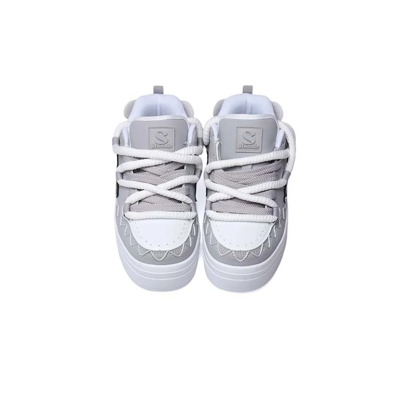 

Модные ретро-кроссовки для активного отдыха сочетают в себе ретро-дизайн и многофункциональные характеристики, подходят для активного отдыха на природе.