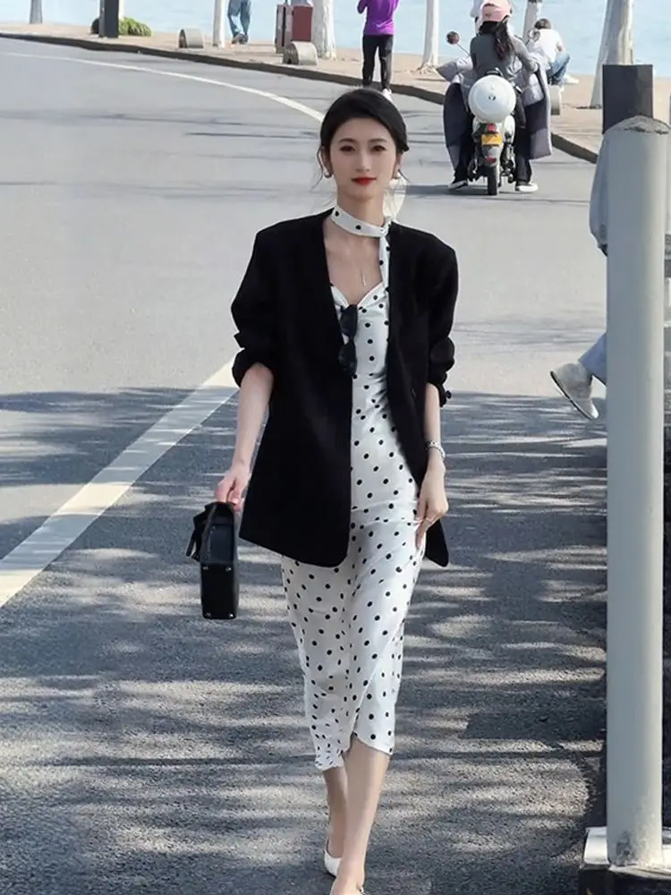 طقم بدلة مزاجه للنساء للربيع والخريف نمط جديد بدلة سترة شريطية فستان منقط طقم مكون من قطعتين