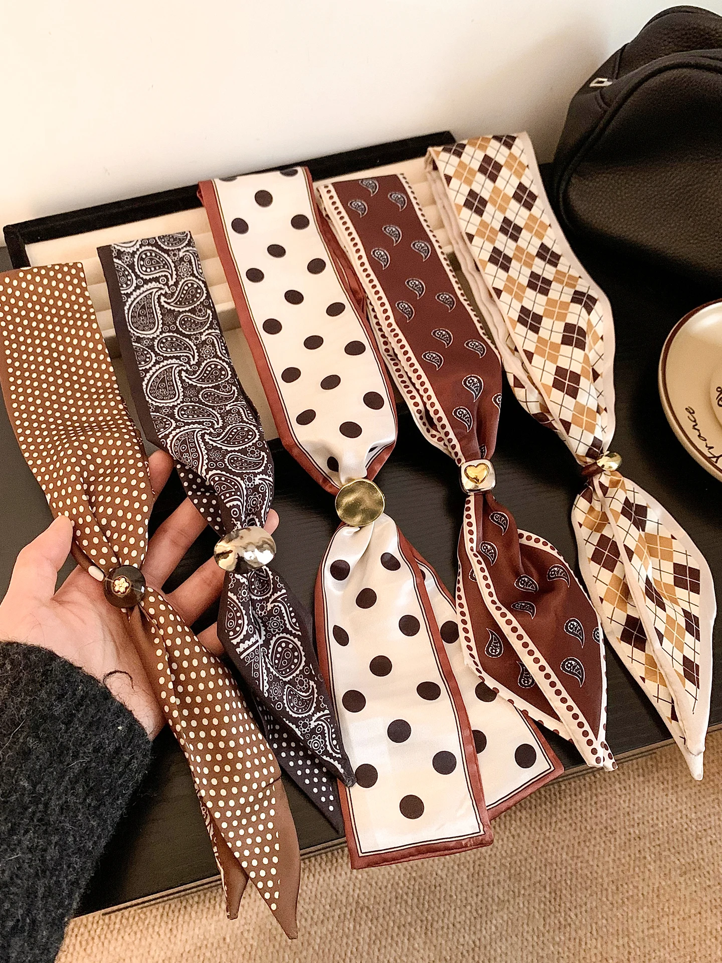 colar-de-lenco-retro-com-poas-feminino-acessorio-de-roupa-de-alta-qualidade-corrente-longa-para-sueter-tendencia-primavera