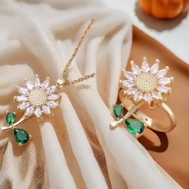 

Rotatable sunflower titanium steel ins niche design, simple, fashionable, trendy, versatile and elegant collarbone chain