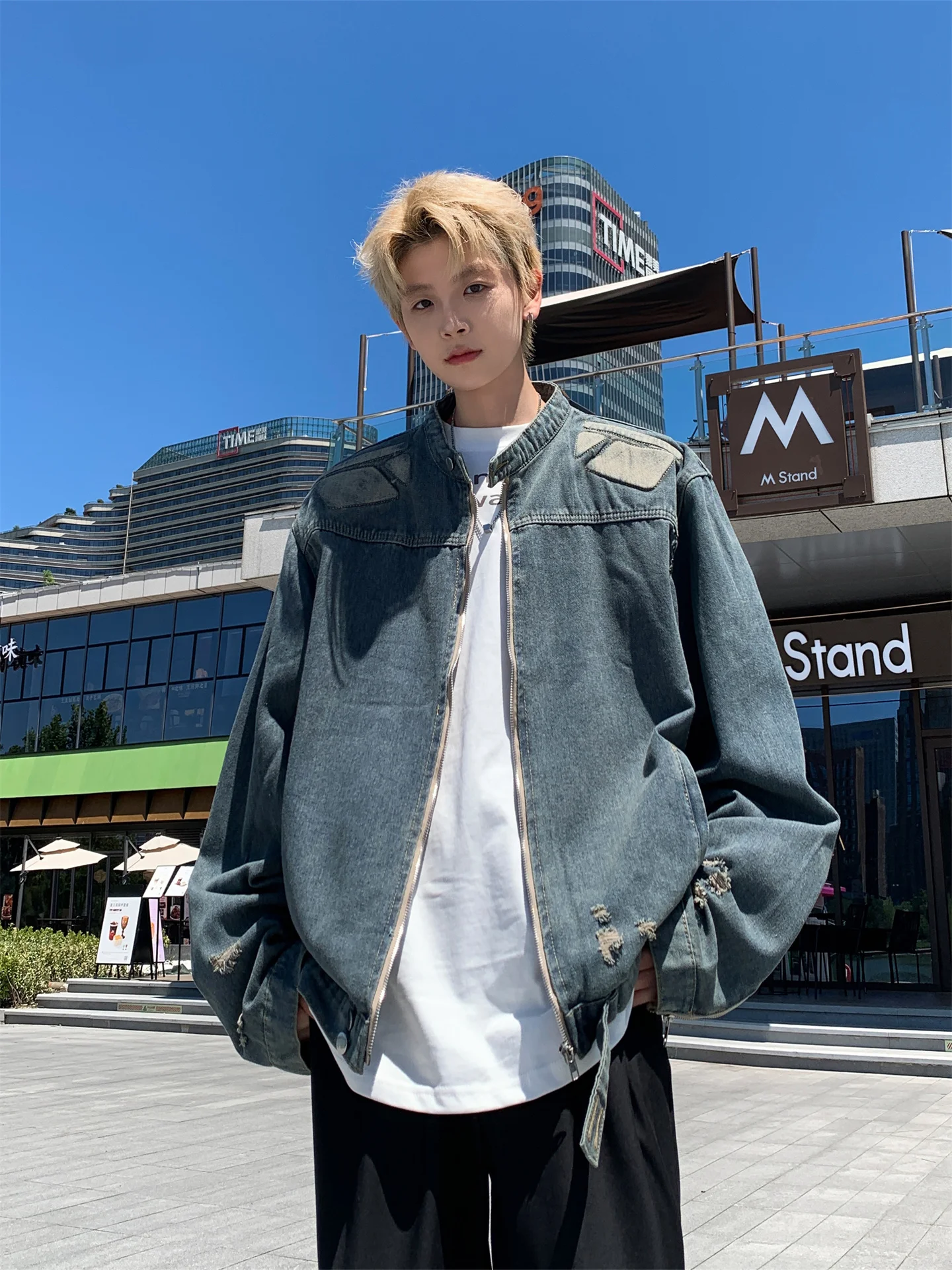 

Мужская джинсовая куртка в стиле ретро с вышивкой, перфорацией, воротником-стойкой и молнией, модный уличный стиль