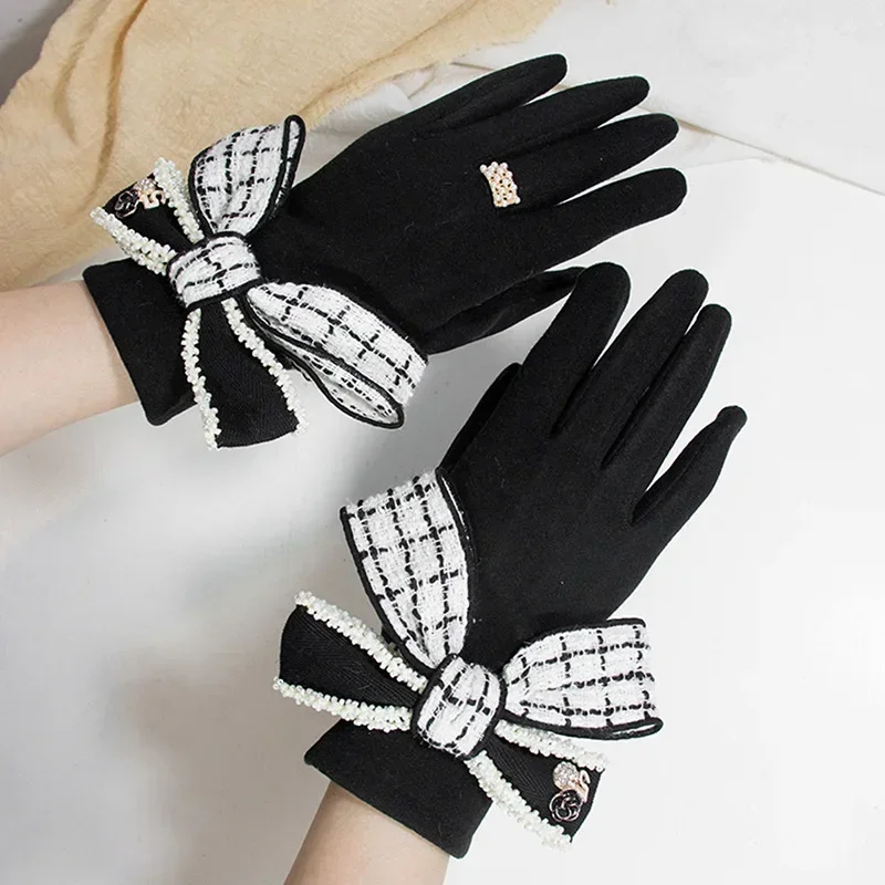 

Big Bowknot Gloves for Women Winter Autumn Elegant Black White Gloves Thick Plush Lining Touch Screen Female Gift