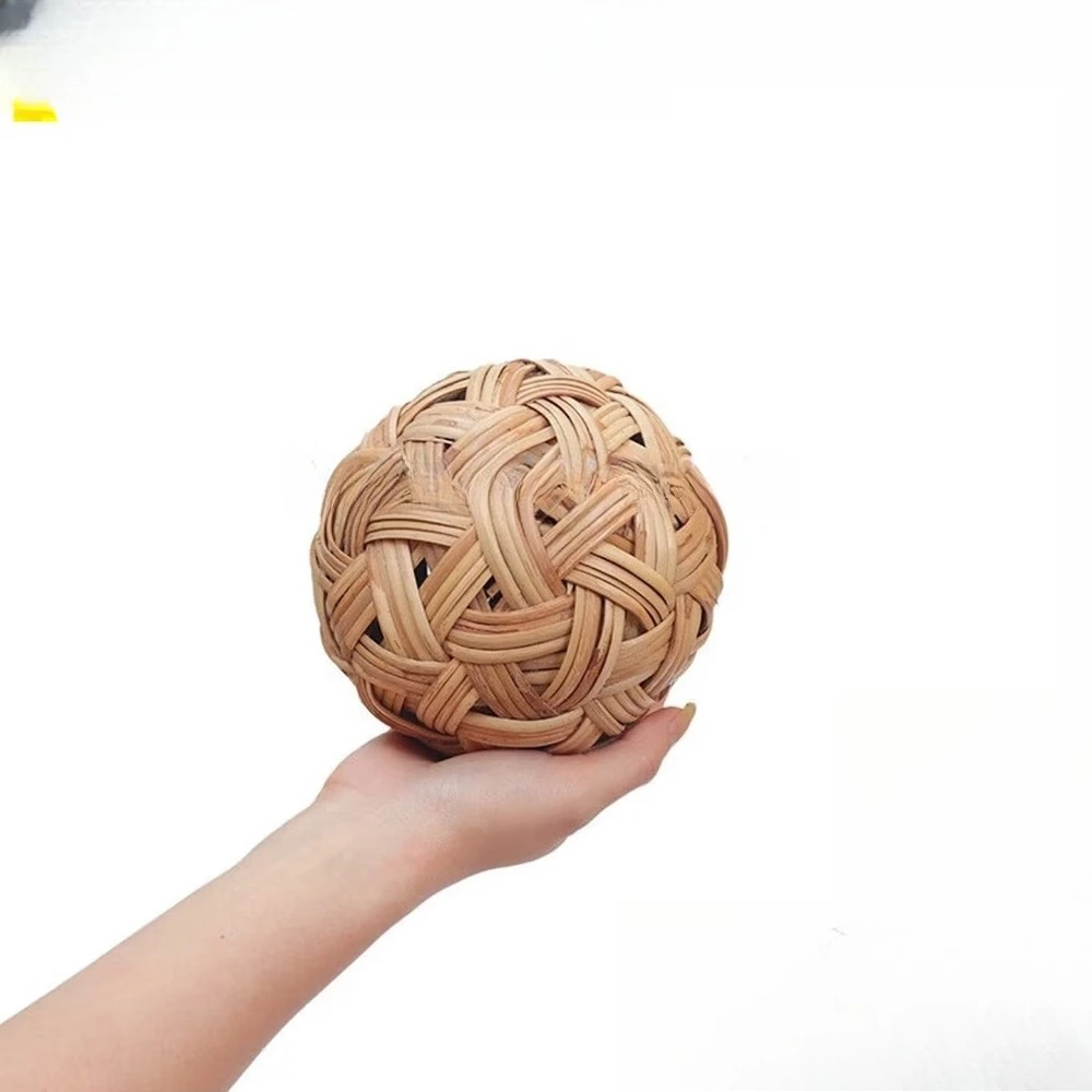 

Плетеный вручную шарик Куджу 15 см в бирманском стиле из ротанга и шелка для школьных мероприятий, реквизит для старинных костюмов, детская игрушка