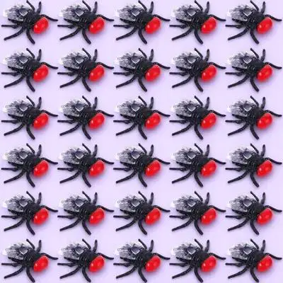 

50Pcs Night-Visible Fake Fly Props Plastic Tricky Prank Props for Halloween Haunted House Scary Decor April Fools Day Fun