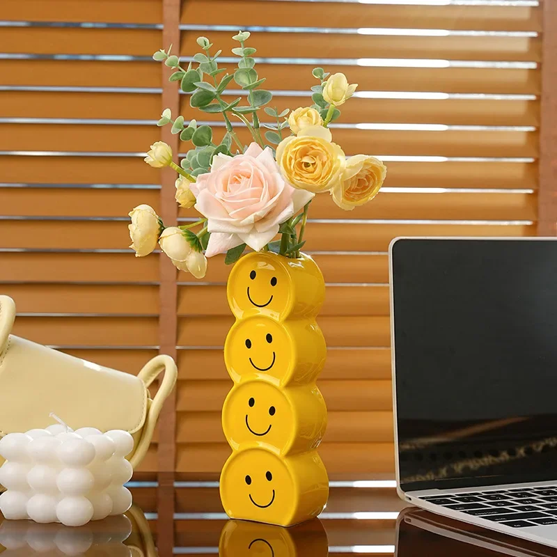 Creative smiling face ceramic flower decoration now simple home living room flower arrangement dried flower entrance decoration