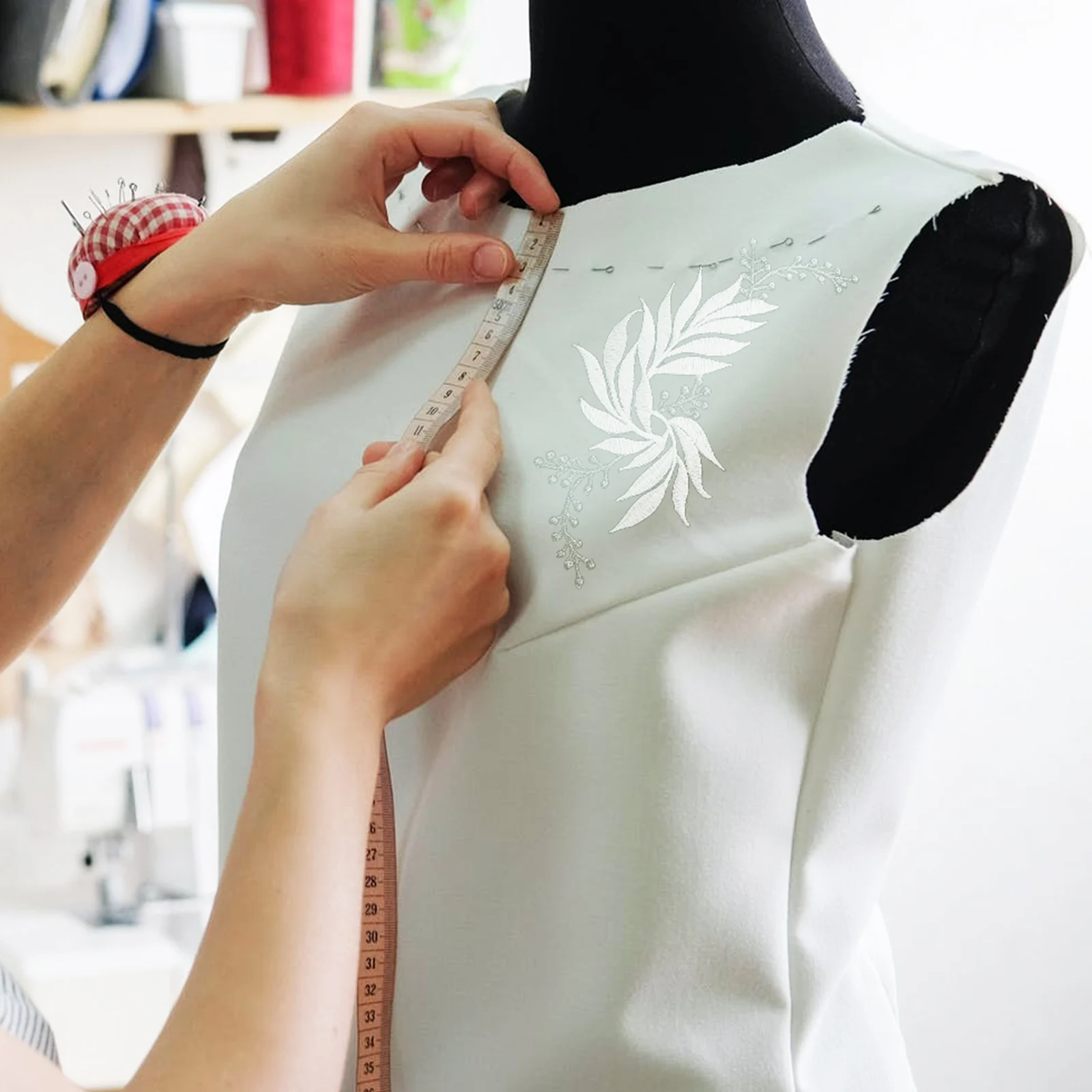 

2Pcs Clothing Repair Leaf Embroidery Patches DIY Iron on Applique Decorative Sewing Supplies for Jackets Pants Backpacks