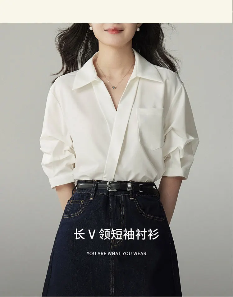Chemise à col en V de style français avec charme et look jeune