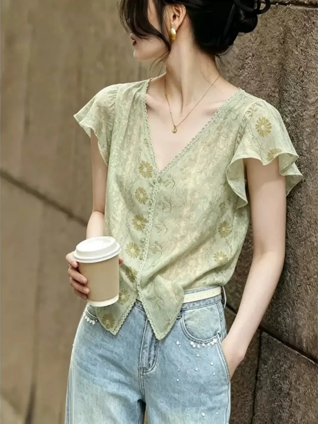 

Summer 2026 Women's Gentle Style V-Neck Short Sleeve Shirt Trendy Minimalist Versatile Top Korean Version Straight Cut