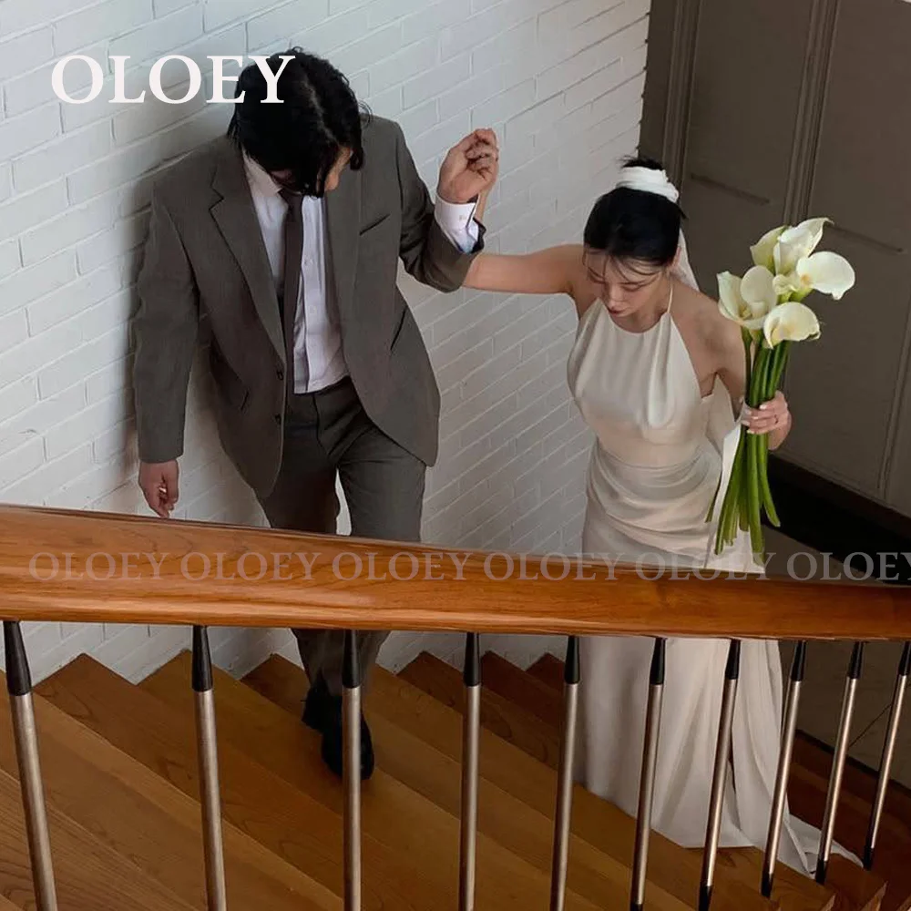 

OLOEY Simple Halter Mermaid Wedding Dress Korea Photo Shoot Floor Length Sleeveless Bridal Gown Zip Back Pleats Satin Customized