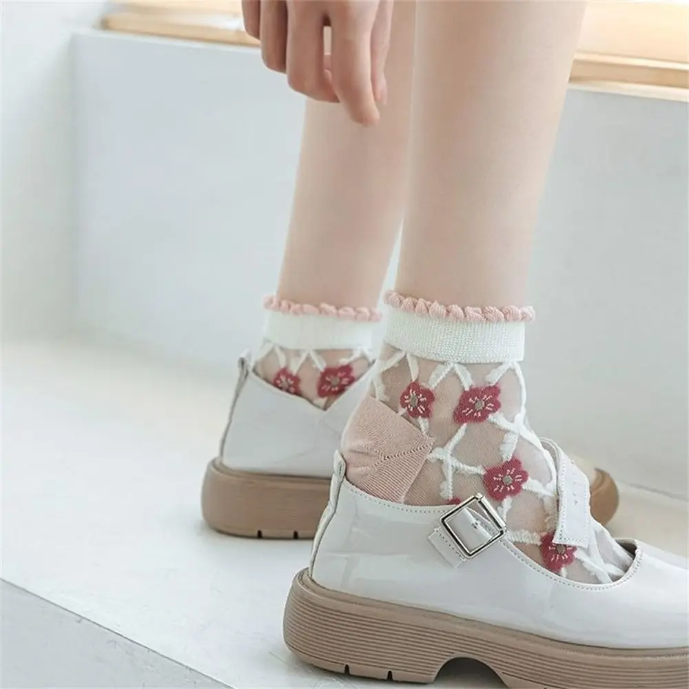 1 คู่ถุงเท้าผ้าไหมน้ําแข็งบางโปร่งใสน้ําหนักเบาถุงเท้าข้อเท้ากันลื่นระบายอากาศได้บางเฉียบดอกไม้พิมพ์ถุงเท้าสั้น