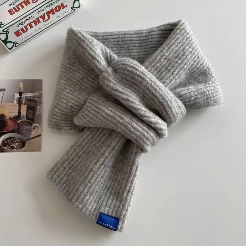 ผ้าพันคอไหมพรมถักสีพื้นแบบหนาสำหรับฤดูหนาว ผ้าพันคอสั้นสำหรับผู้หญิง