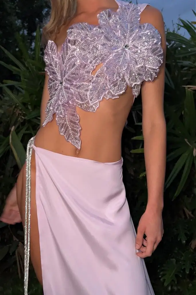 Nowe modne bluzki damskie na jedno ramię z kwiatami, letnie, modne, bez pleców, dopasowane, bez rękawów, krótkie topy, gorąca wyprzedaż S M L