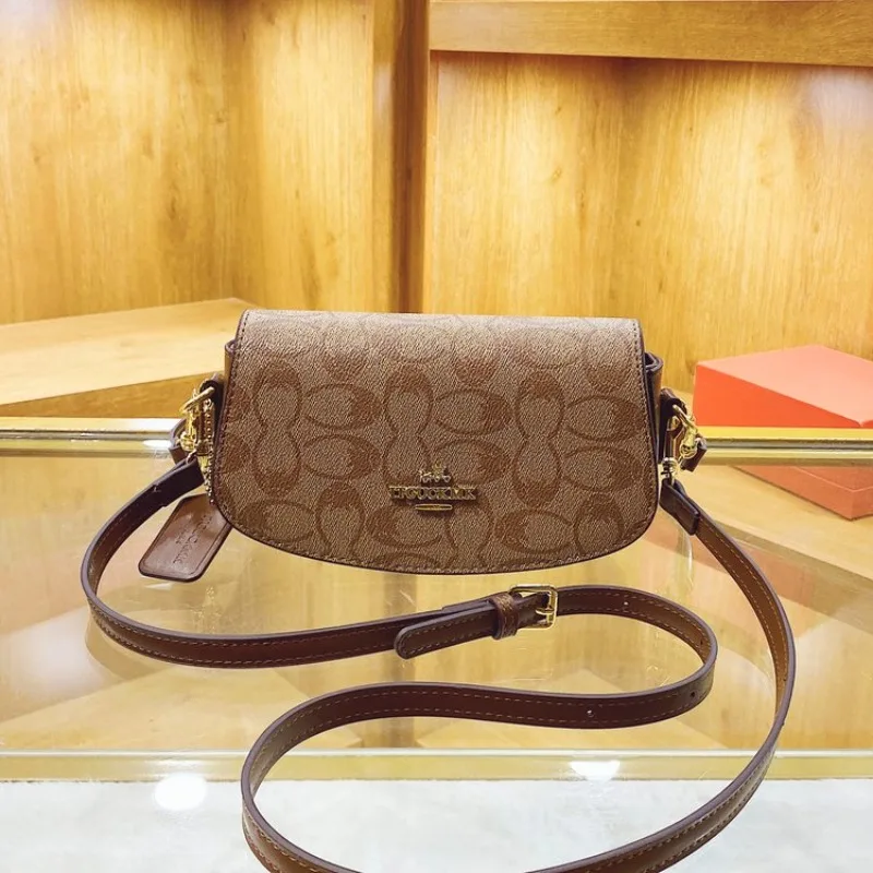 

Functional Ladies Shoulder Bag Zippered Closure Keeps Items Safe Suitable for Work Shopping Travel Daily Activities