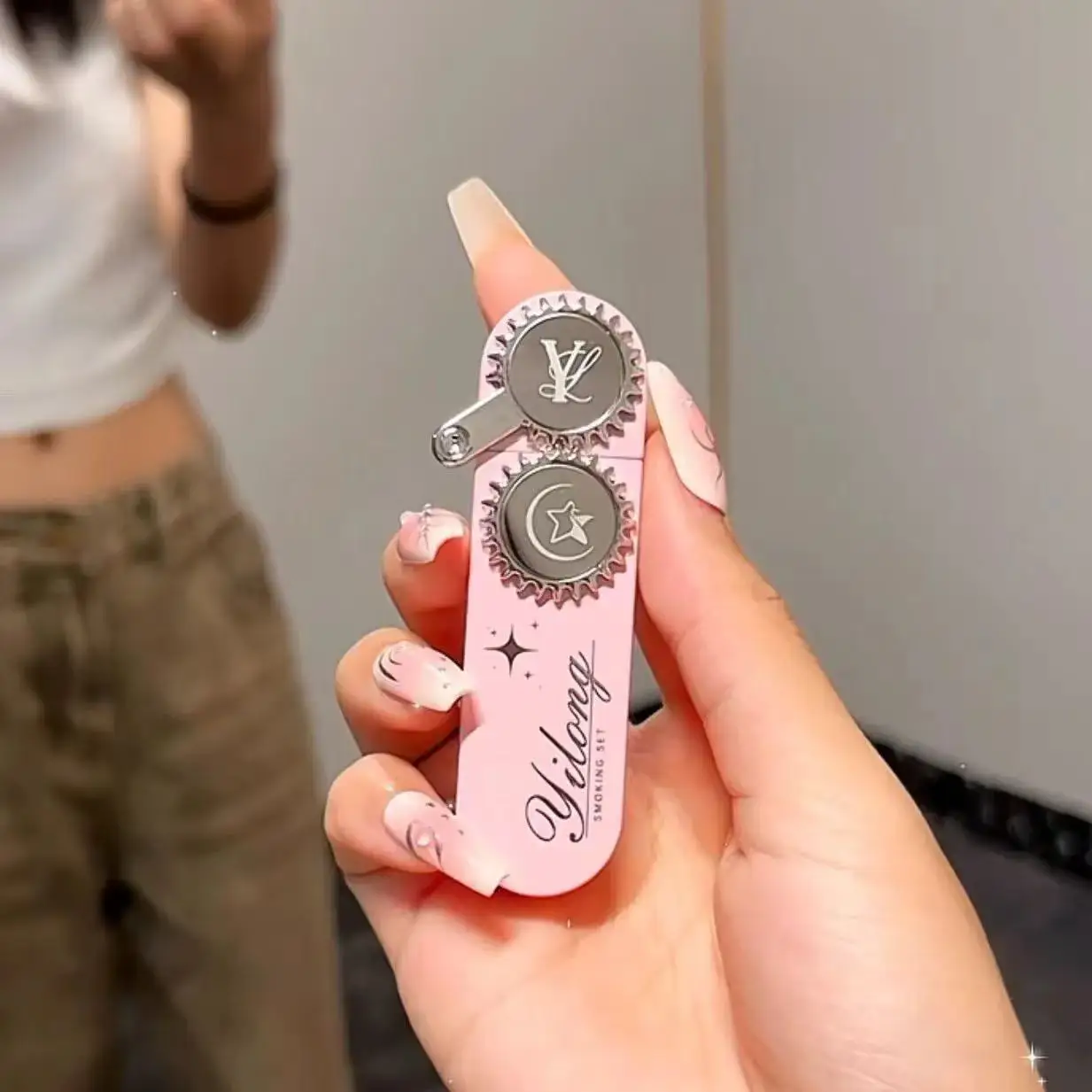 

New Gear Light Luxury Creative Lighter Niche High-end Windproof Straight Forward Red Flame Gift for Women Cigarette Accessories