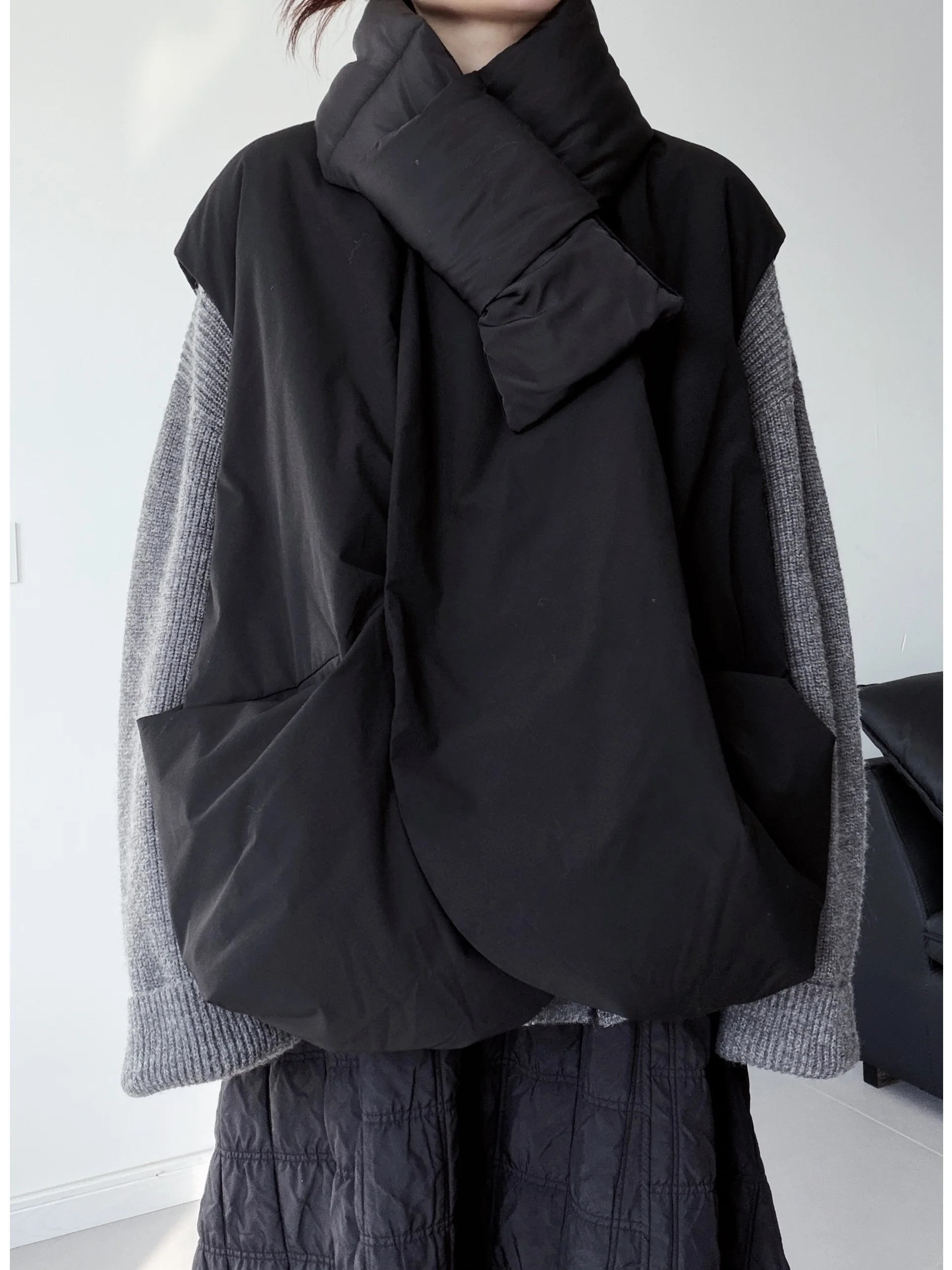 

Легкая круглая пуховая куртка без рукавов с большими карманами, теплая, из полиэфирного волокна, белая, с наполнителем из пуха, верхняя одежда