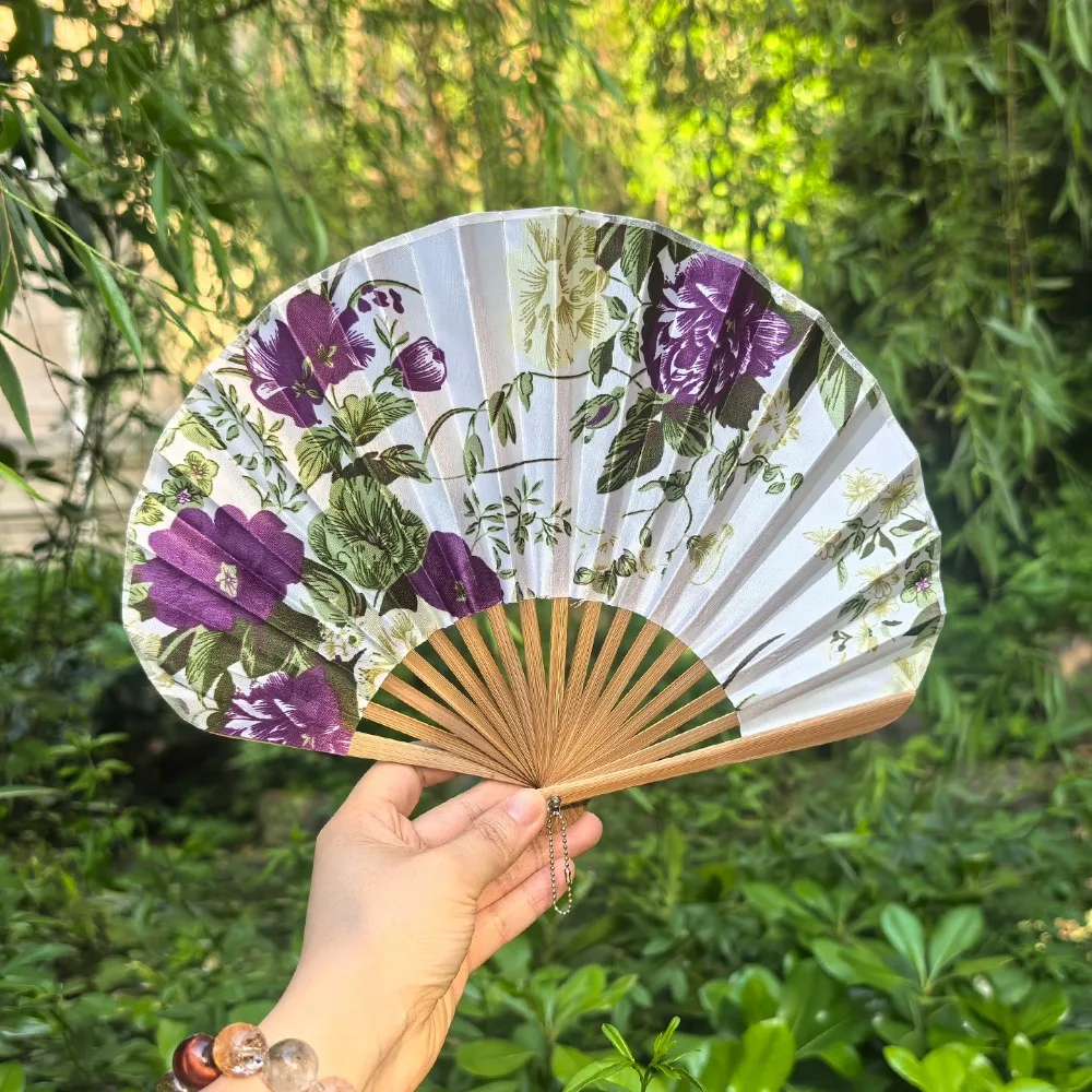 Retro Japanese Shell Folding Fan Flower Pattern Wooden Handle Handheld Fan Delicate Shell Shape Hand Cranked Fan Photo Props