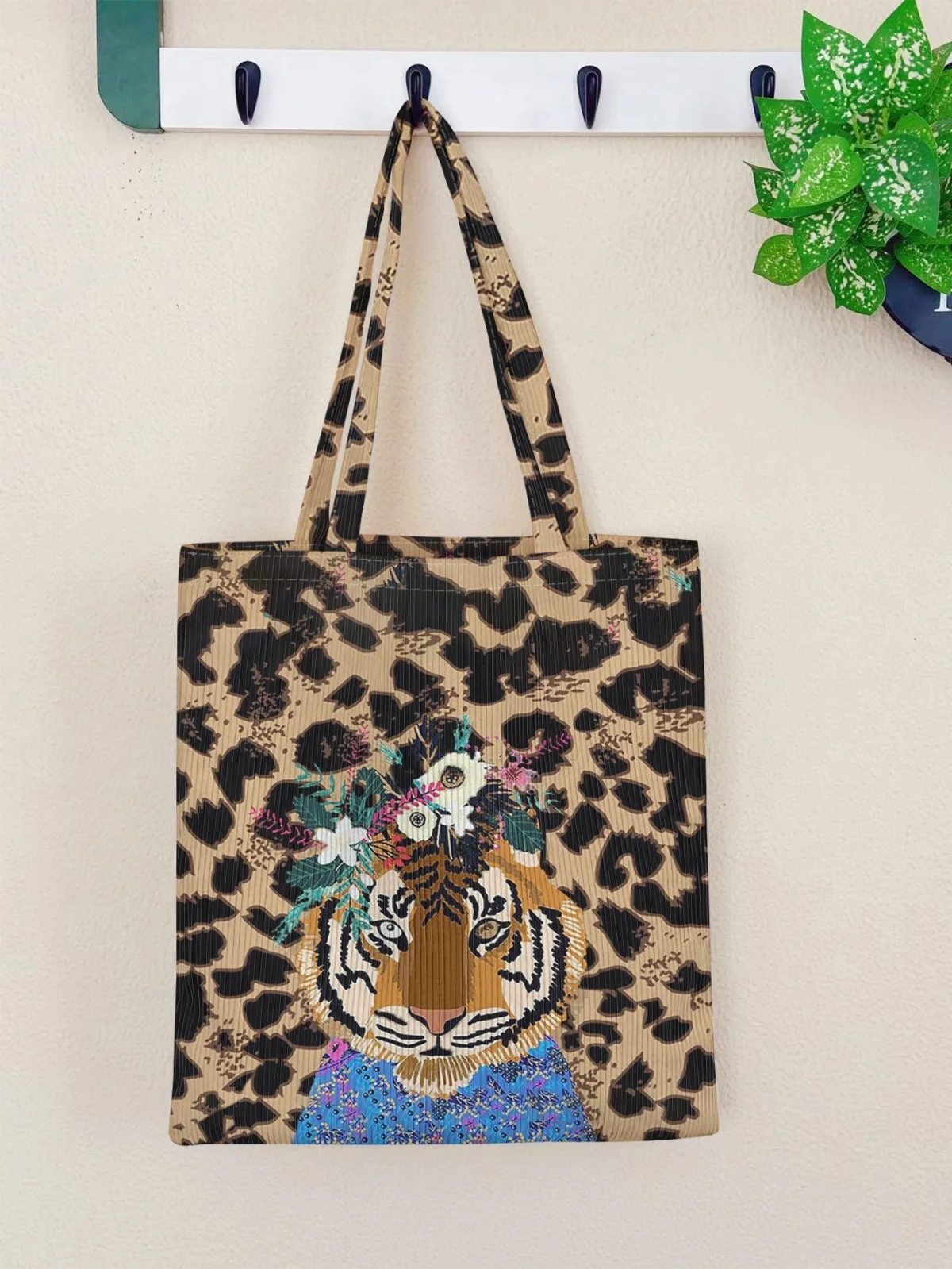 Sac fourre-tout en velours côtelé avec motif tigre, couronne florale et imprimé léopard, idéal pour les trajets quotidiens et le shopping, pratique pour transporter tout.