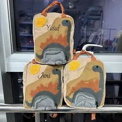 Mochila escolar de dinosaurio personalizada para niños, Mochila pequeña de lona bordada con dibujos animados, jardín de infantes con nombre