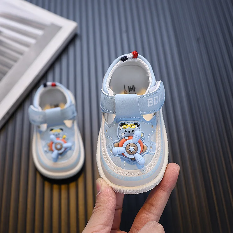 فتاة للصنادل 2025 صنادل أطفال صيفية جديدة 0-2 سنة حذاء Prewalker نعل ناعم حذاء أطفال صنادل مضادة للركل للأولاد ساندارالي أطفال