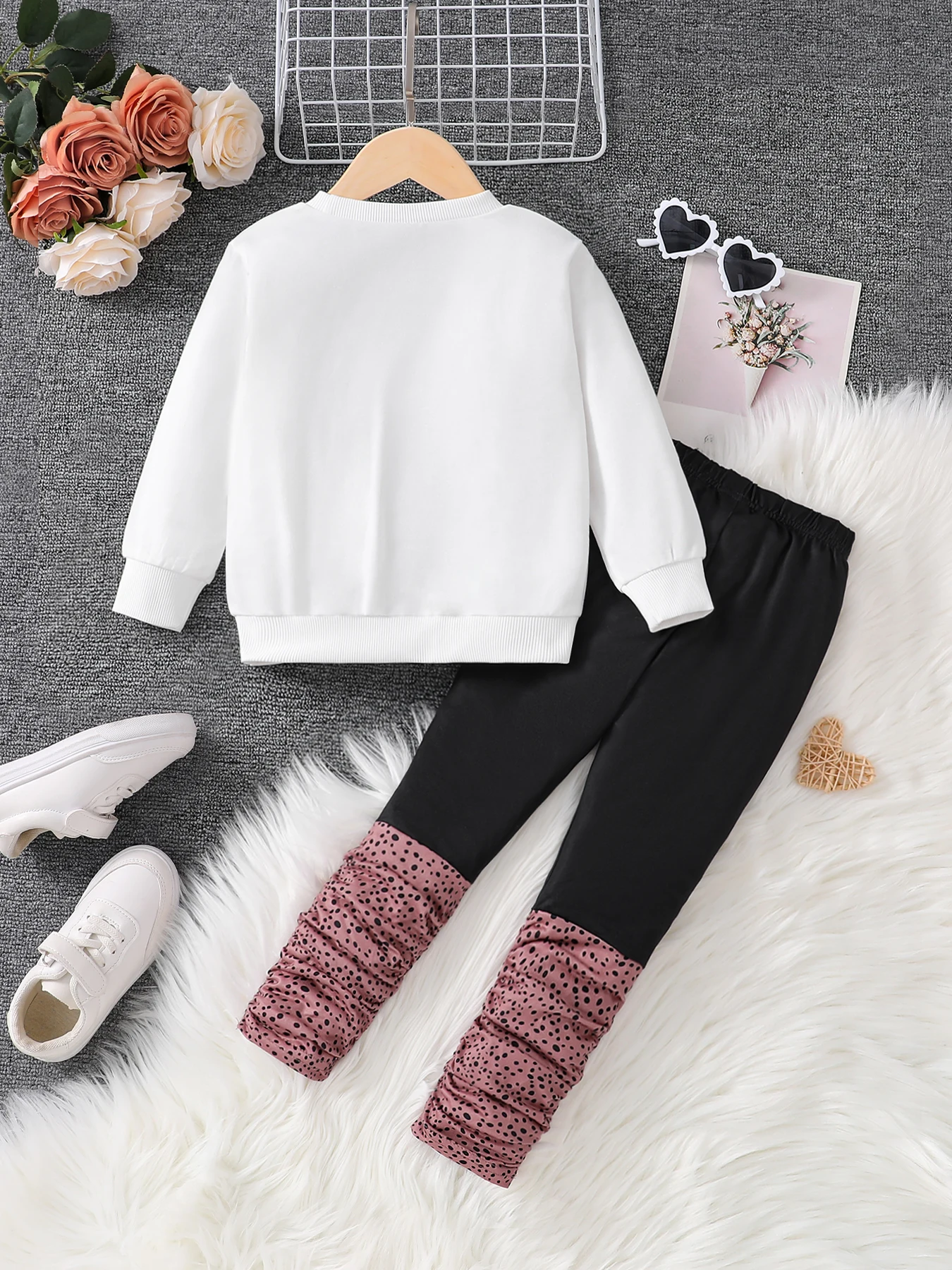 Children\'s spring and autumn new girls 2 sets of fashion perfectionism printed white long-sleeved top + black slim-fit pants