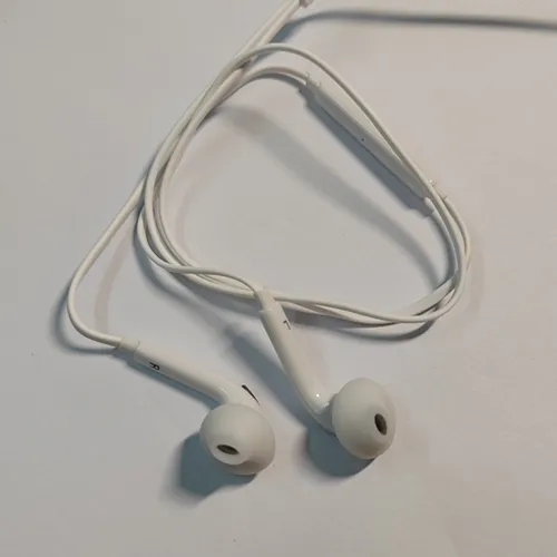 Imagen 2 del producto Auriculares internos s7 de 3,5mm, cascos generales con micrófono para Samsung Galaxy, 20 unidades por lote, envío gratis