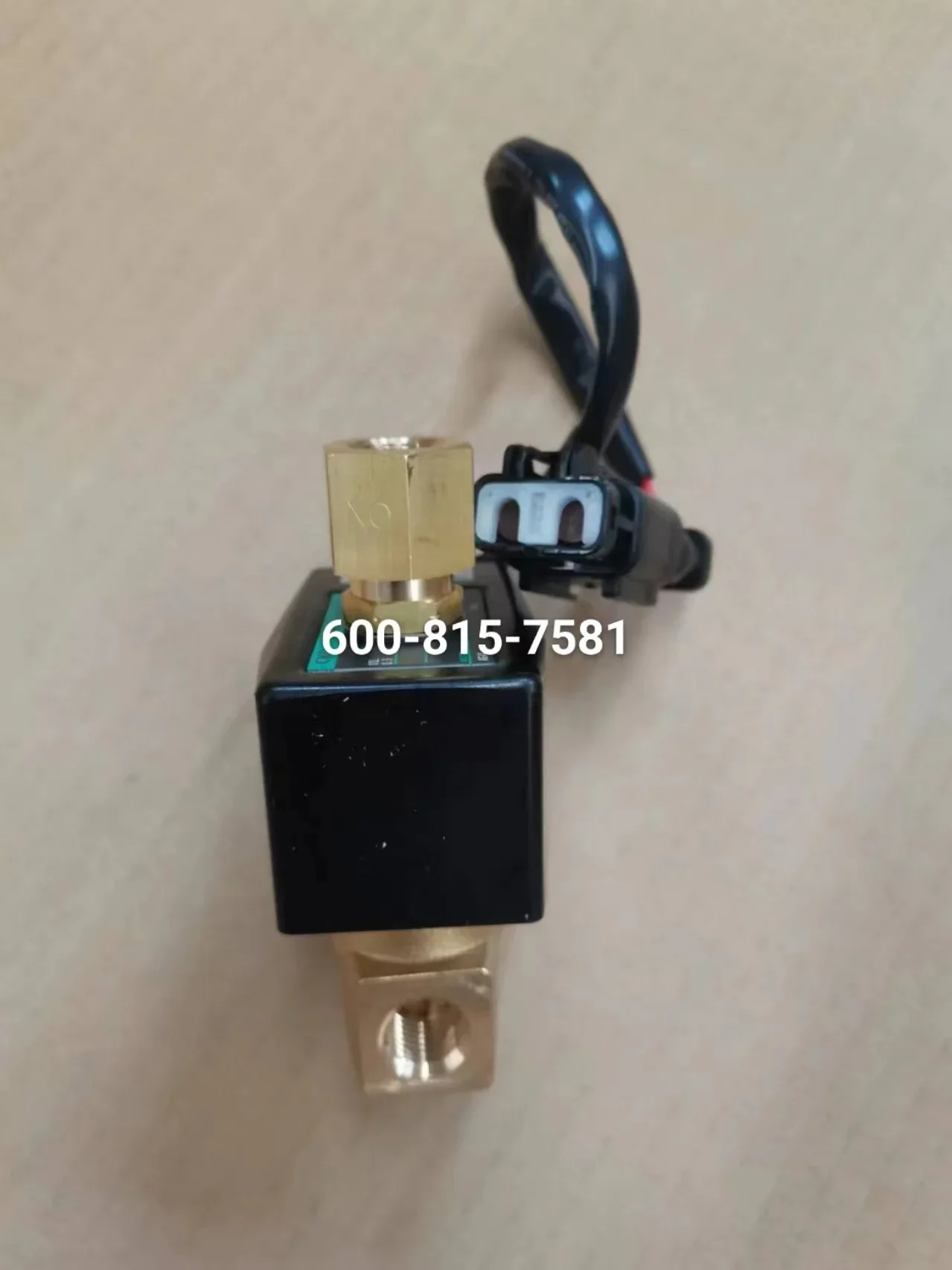 純正ホイールローダー部品 WA700 SA12V140 SA6D140 燃料配管バルブ 600-815-7581