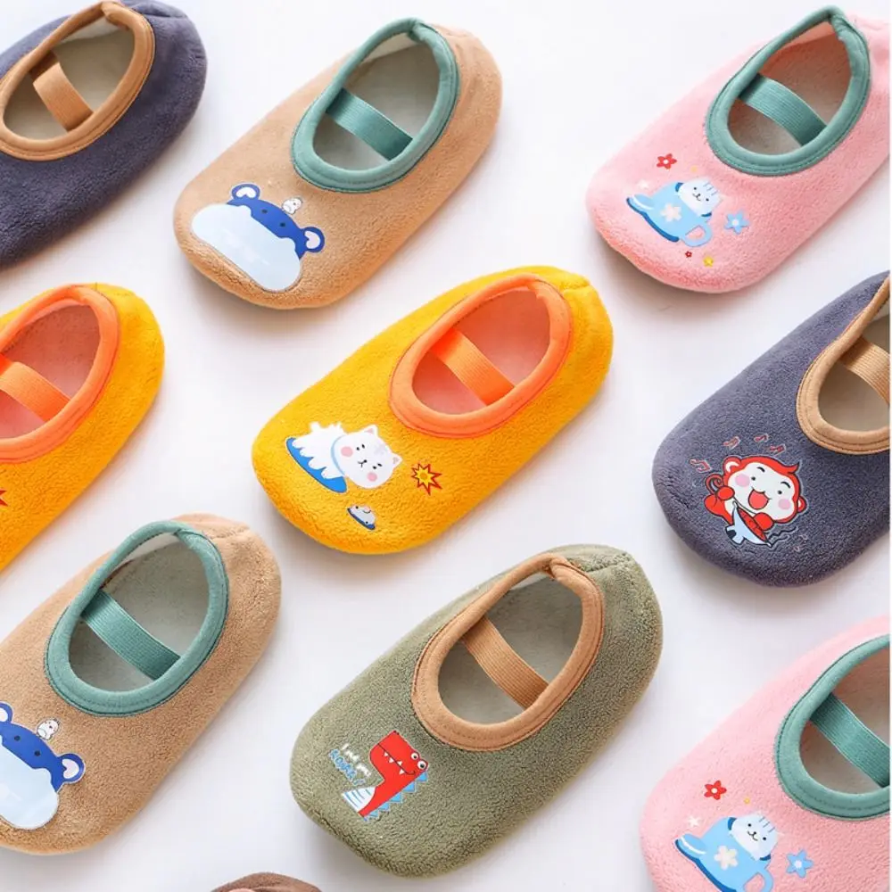 

Cute Rubber Sole Baby Sock Warm Cushion Cartoon Design Infant Soft Soled Shoes Anti Skid Lightweight Baby Walker Sneakers Infant