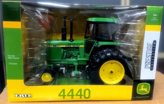 Tractor agrícola de ingeniería grande ERTL a escala 1:16, modelo de coche de aleación 4440, juguete coleccionable, adorno de exhibición de recuerdo