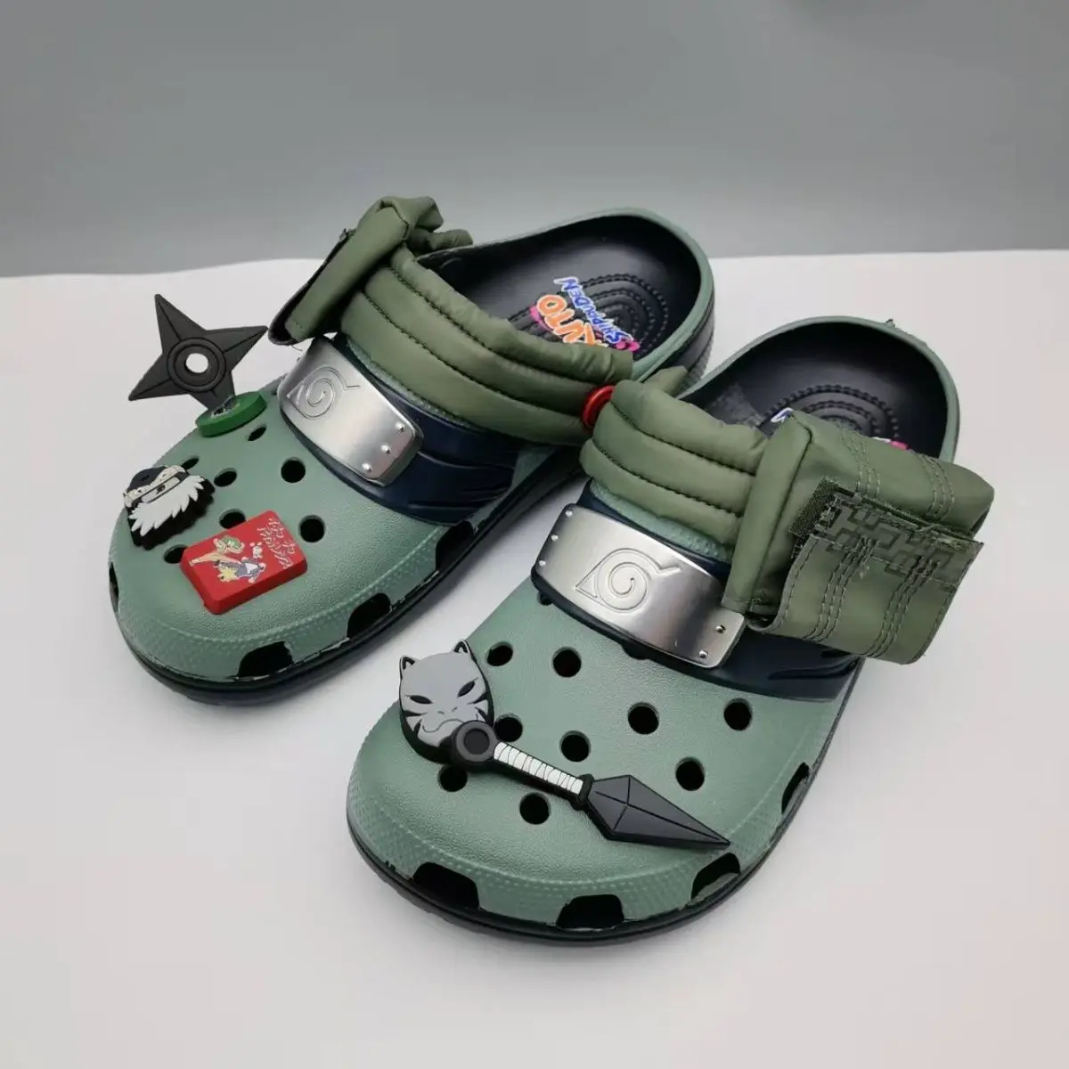 

Naruto Kakashi Clogs, Non-Slip Eva Slip-On Shoes with Detachable Anime Charms, Breathable Casual Garden Shoes for Men Women Cute