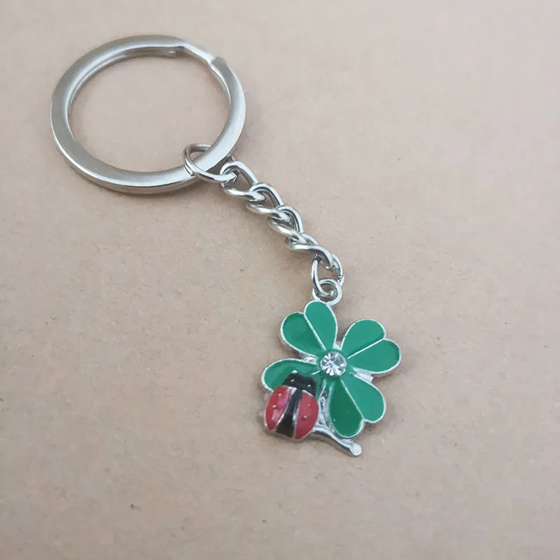 10 Teile/los Emaille Vierblättriges Kleeblatt Marienkäfer Schlüsselanhänger Großhandel Legierung Metall Anhänger Charms Mode Schlüsselbund Schlüsselanhänger Schmuck – Detail 5