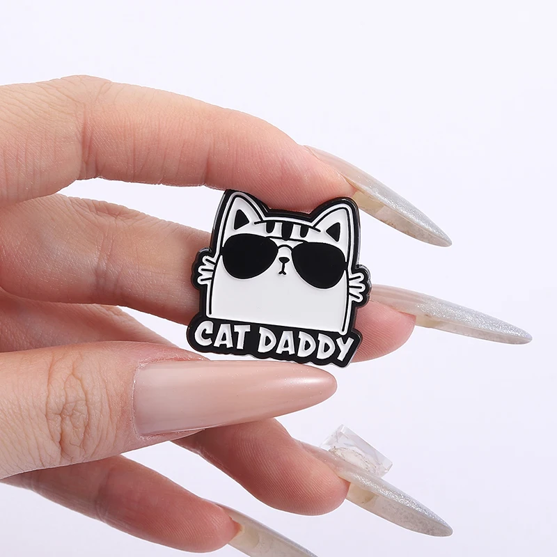 نظارات شمسية رائعة سوداء القط أمي الأب المينا دبابيس قطتي وأنا أتحدث القرف عنك دبابيس شارة التلبيب مجوهرات هدايا للأصدقاء